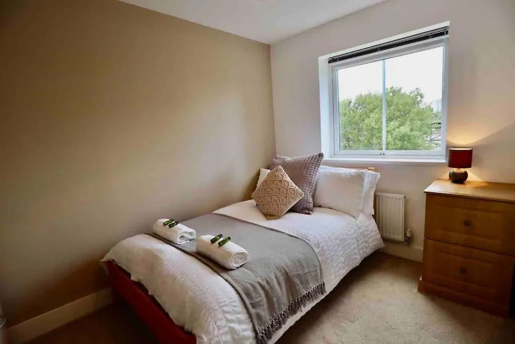 Boutique 3-Bed Townhouse With Garden And Parking Apartment Newcastle upon Tyne