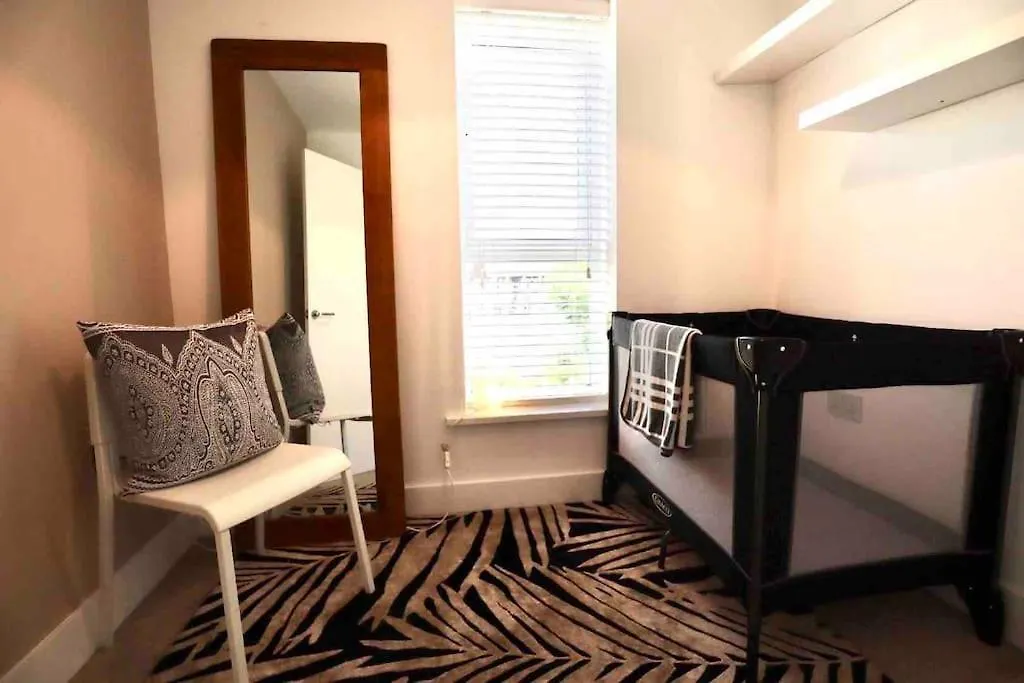 Boutique 3-Bed Townhouse With Garden And Parking Apartment Newcastle upon Tyne